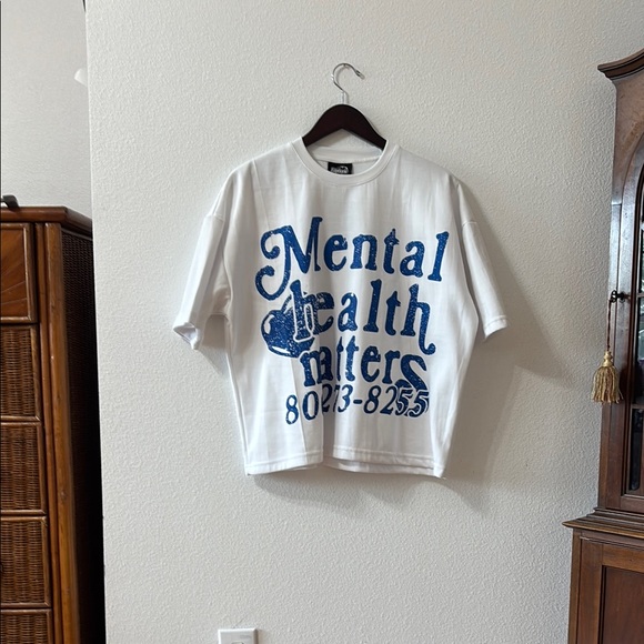 White and Blue Short Sleeve Tee with Bold Graphic - Picture 4 of 5